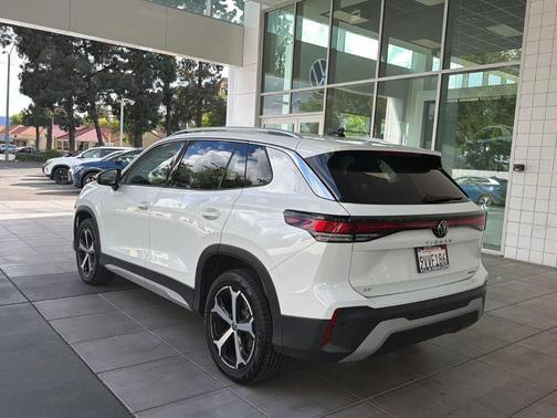 Pure White 2025 Volkswagen Tiguan 2.0T SE