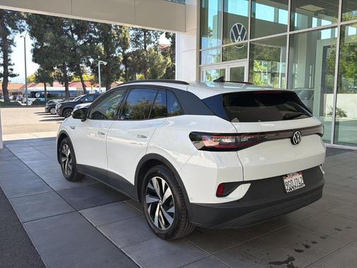Pure White 2023 Volkswagen ID.4 Pro
