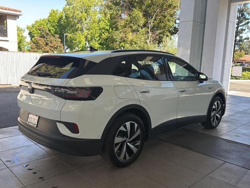 Pure White 2023 Volkswagen ID.4 Pro