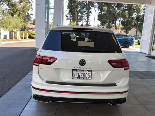 Opal White Pearl Effect 2023 Volkswagen Tiguan 2.0T SE R-Line Black