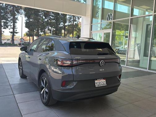 Pure Gray 2023 Volkswagen ID.4 S