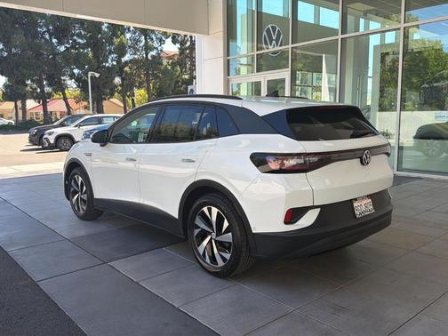 Pure White 2023 Volkswagen ID.4 Pro