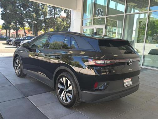 Deep Black Pearl Effect 2023 Volkswagen ID.4 Pro