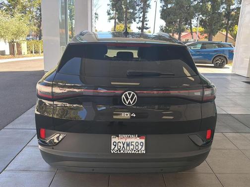 Deep Black Pearl Effect 2023 Volkswagen ID.4 Pro