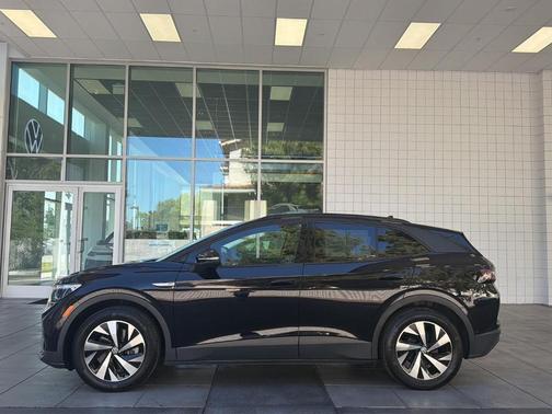 Deep Black Pearl Effect 2023 Volkswagen ID.4 Pro
