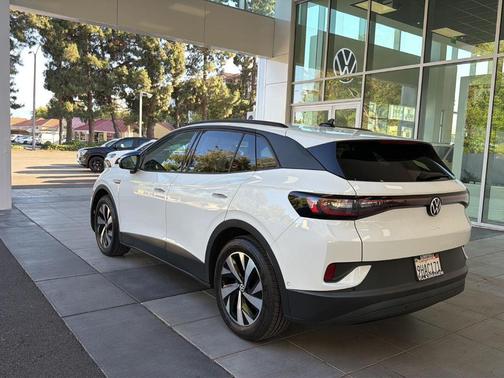 Pure White 2023 Volkswagen ID.4 Pro