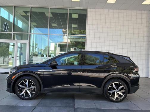 Deep Black Pearl Effect 2023 Volkswagen ID.4 Pro S
