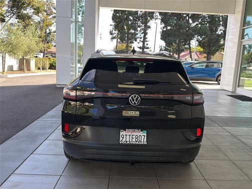 Deep Black Pearl Effect 2023 Volkswagen ID.4 Pro S