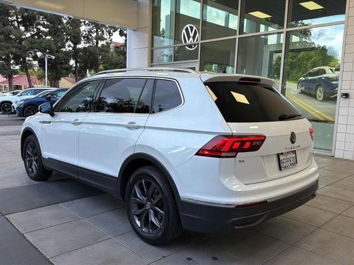 Opal White Pearl Effect 2023 Volkswagen Tiguan 2.0T SE