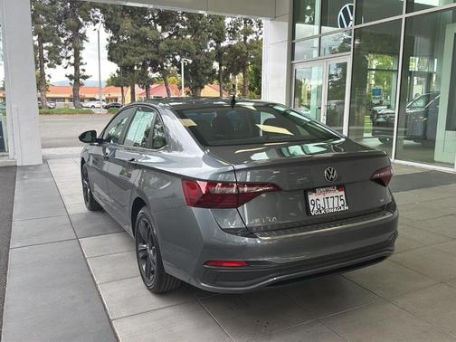 Platinum Gray Metallic 2023 Volkswagen Jetta 1.5T SE