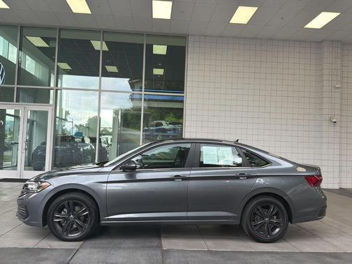 Platinum Gray Metallic 2023 Volkswagen Jetta 1.5T SE