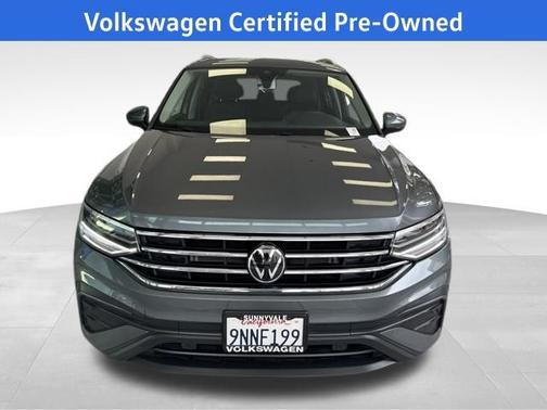 Platinum Gray Metallic 2024 Volkswagen Tiguan 2.0T SE