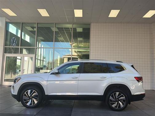 Opal White Pearl Effect 2024 Volkswagen Atlas 2.0T SEL