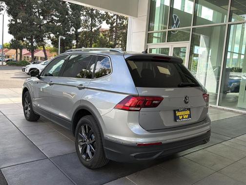 Pyrite Silver Metallic 2023 Volkswagen Tiguan 2.0T SE