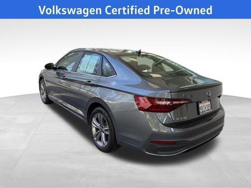 Platinum Gray Metallic 2022 Volkswagen Jetta 1.5T SE