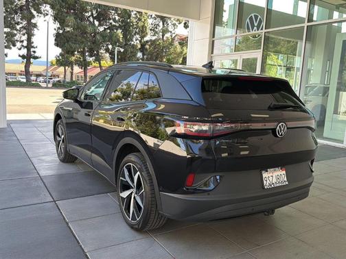 Deep Black Pearl Effect 2023 Volkswagen ID.4 Pro S
