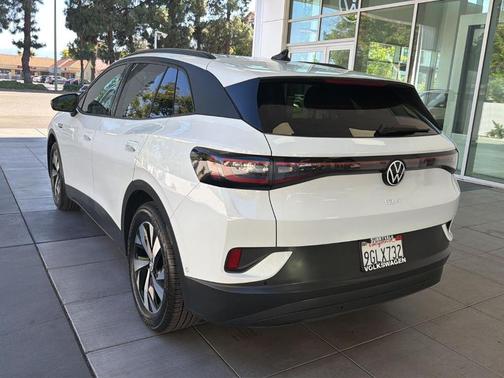 Pure White 2023 Volkswagen ID.4 Pro