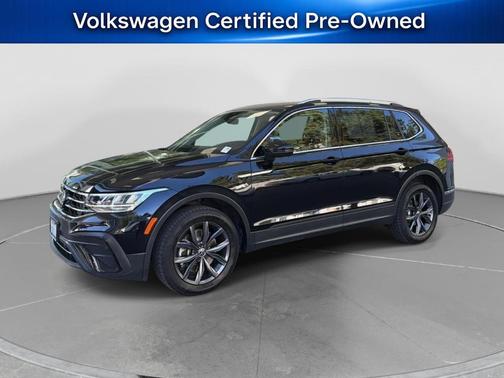 Deep Black Pearl Effect 2022 Volkswagen Tiguan 2.0T SE