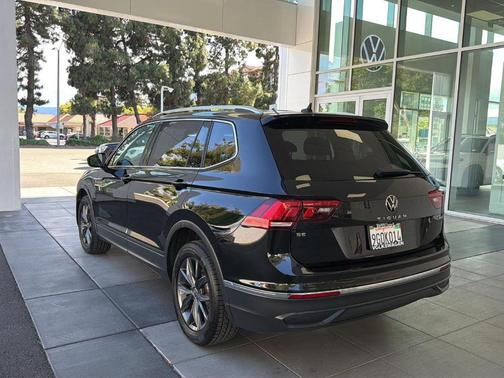 Deep Black Pearl Effect 2022 Volkswagen Tiguan 2.0T SE