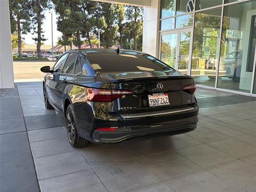Deep Black Pearl Effect 2024 Volkswagen Jetta 1.5T SE