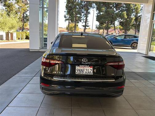 Deep Black Pearl Effect 2024 Volkswagen Jetta 1.5T SE