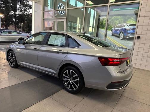 2025 Volkswagen Jetta 1.5T SE