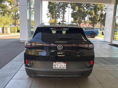 Deep Black Pearl Effect 2023 Volkswagen ID.4 Pro S