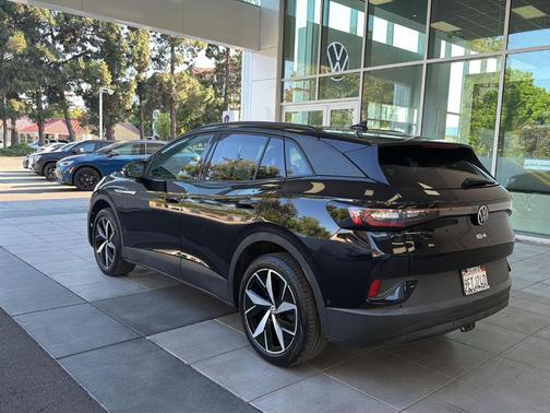 Deep Black Pearl Effect 2023 Volkswagen ID.4 Pro S