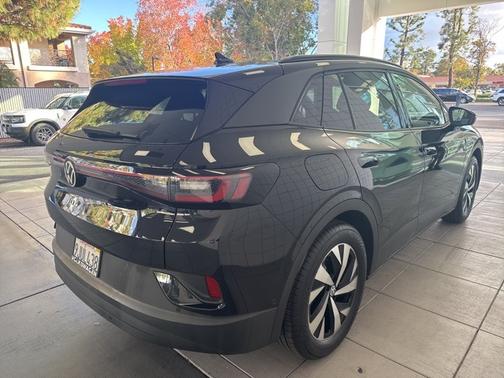 2023 Volkswagen ID.4 Pro