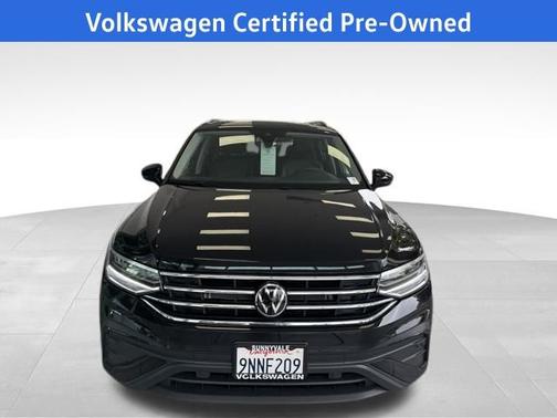 Deep Black Pearl Effect 2024 Volkswagen Tiguan 2.0T SE
