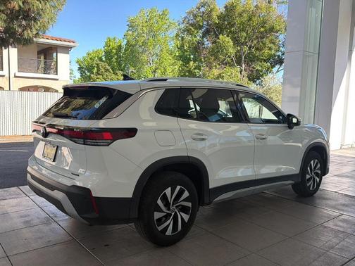 Pure White 2025 Volkswagen Tiguan 2.0T S