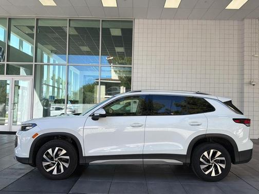 Pure White 2025 Volkswagen Tiguan 2.0T S
