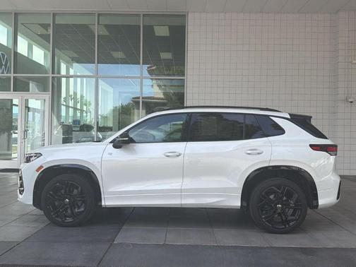 Opal White Pearl Effect 2025 Volkswagen Tiguan 2.0T SE R-Line Black