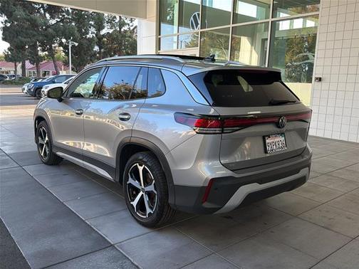 Pyrite Silver Metallic 2026 Volkswagen Tiguan 2.0T SE