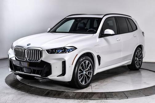 Mineral White Metallic 2024 BMW X5 PHEV xDrive50e