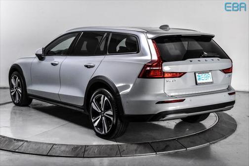 2024 Volvo V60 Cross Country B5 Plus