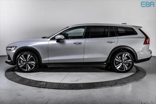 2024 Volvo V60 Cross Country B5 Plus