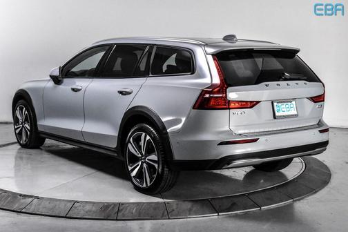 2024 Volvo V60 Cross Country B5 Plus