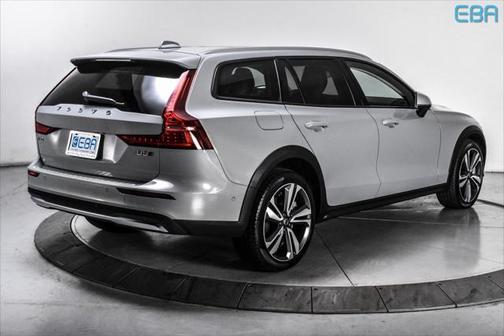 2024 Volvo V60 Cross Country B5 Plus