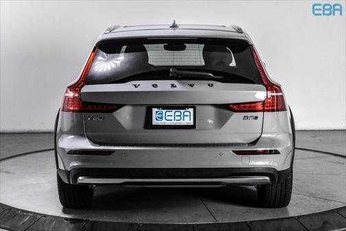 2024 Volvo V60 Cross Country B5 Plus