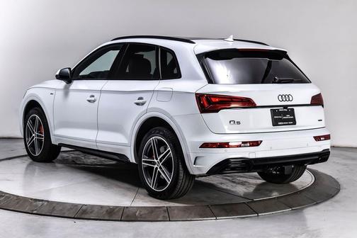 Glacier White Metallic 2025 Audi Q5 55 S line Premium Plus