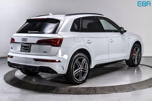 Glacier White Metallic 2025 Audi Q5 55 S line Premium Plus