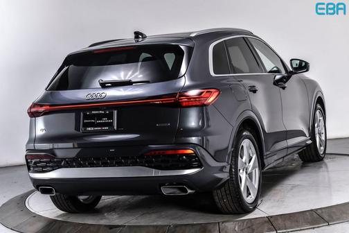 Tambora Gray Metallic 2025 Audi Q5 Prestige TFSI quattro S tronic