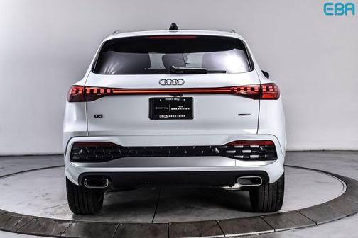 Glacier White Metallic 2025 Audi Q5 Premium TFSI quattro S tronic
