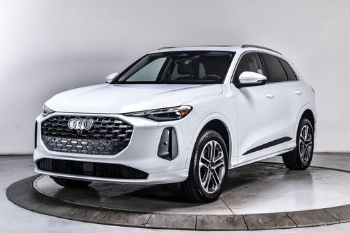 Glacier White Metallic 2025 Audi Q5 Premium TFSI quattro S tronic