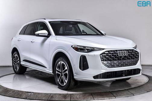 Glacier White Metallic 2025 Audi Q5 Premium TFSI quattro S tronic