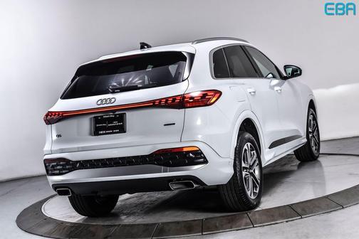 Glacier White Metallic 2025 Audi Q5 Premium TFSI quattro S tronic