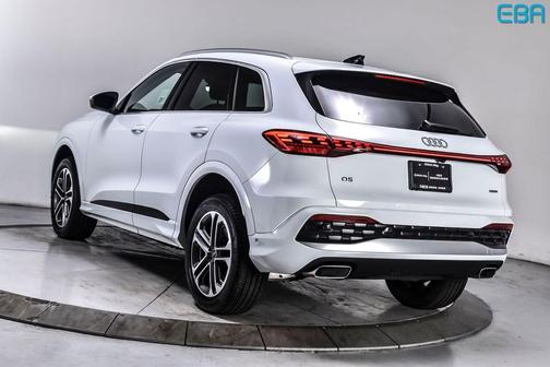 Glacier White Metallic 2025 Audi Q5 Premium TFSI quattro S tronic