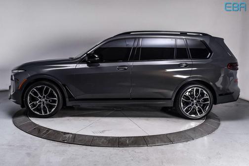 2023 BMW X7 M60i