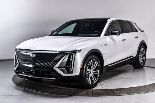 Crystal White Tricoat 2024 Cadillac LYRIQ Luxury